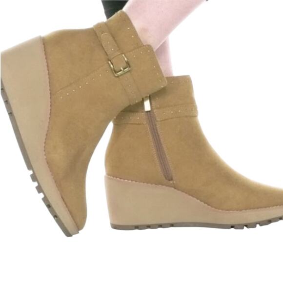 NWOT Anne Klein Pamela Wedge Bootie in Natural – Sz 7.5 - Picture 1 of 6